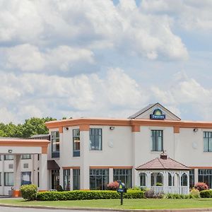 Days Inn By Wyndham Windsor Locks / Bradley Intl Airport
